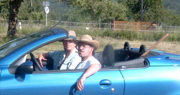 ... zeigt ihr wohlwollendes Interesse!